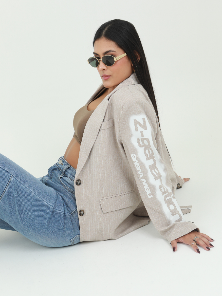 BLAZER RAYAS MANGA ESTAMPADA